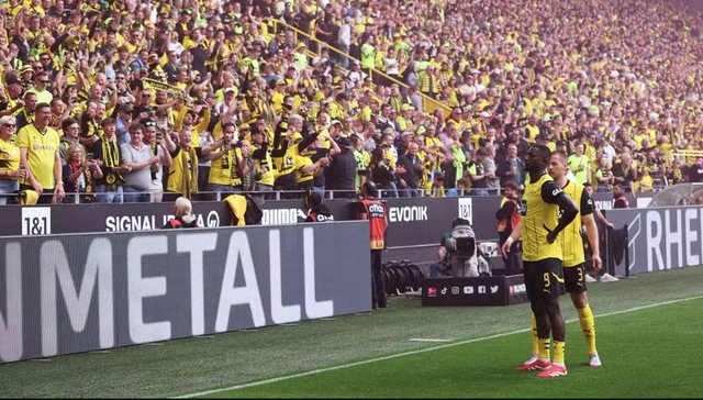 Mbyllet Bundesliga, Dortmundi rrëmben vendin në Champions në javën e fundit