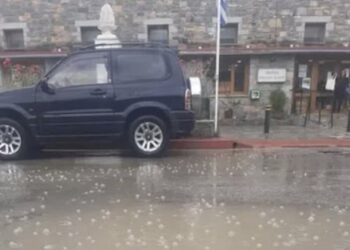 Moti i keq godet Kretën, përmbyten disa rrugë