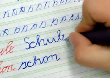 Të rikthehemi tek lapsi dhe letra! Përfitimet e të shkruarit me dorë