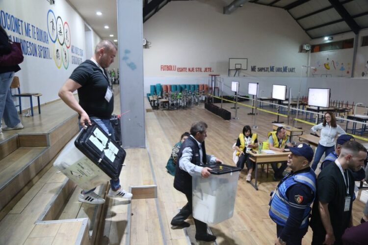 Qarku Korçë/ “Nisma” e Adriatik Lapajt i merr vendin e tretë PSD-së së Tom Doshit