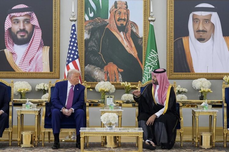 Trump thyen traditën, nis vizitën e parë të mandatit të dytë në Arabinë Saudite