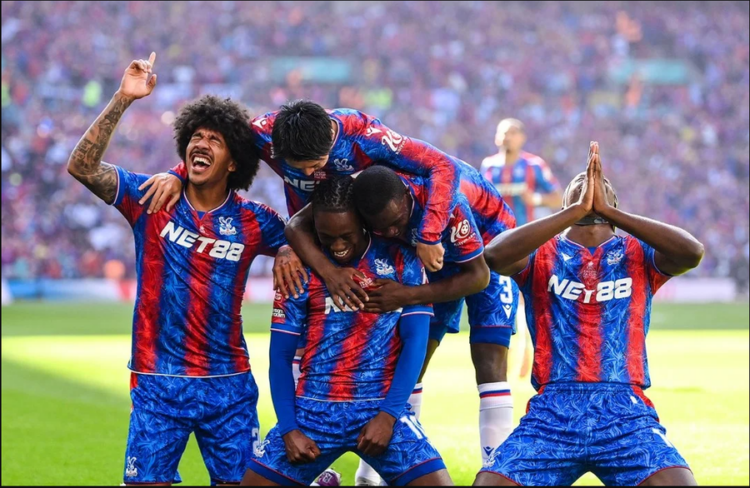 Kristal Palas fiton trofeun e parë madhor, mposht Sitin në finalen e “FA Cup” dhe shkruan historinë