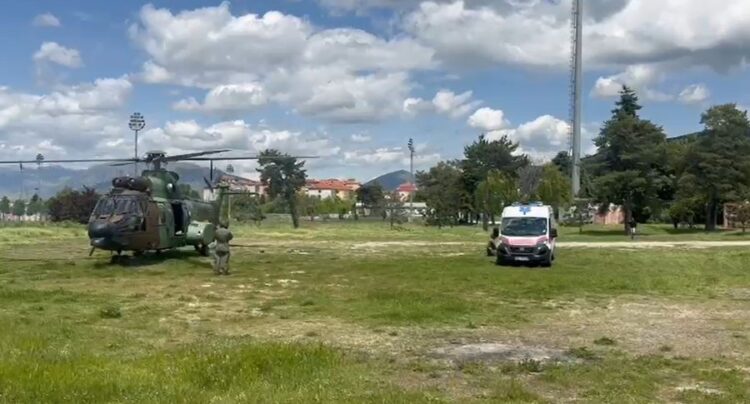 Ra nga çatia e kishës, prifti dërgohet me helikopter në Tiranë