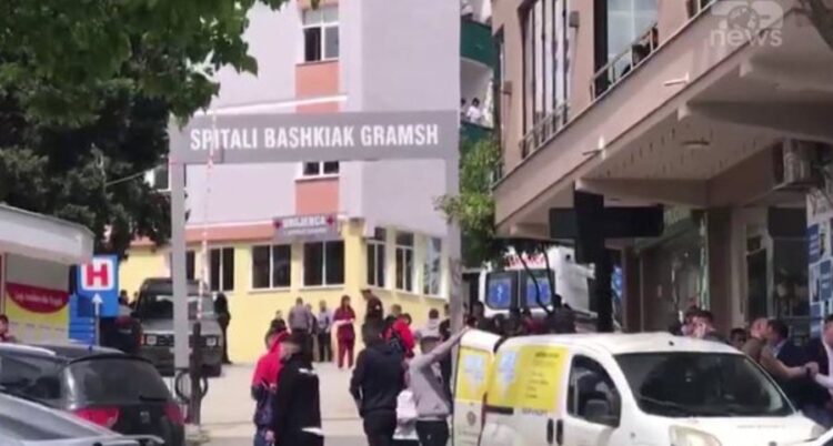 Helmimi nga ushqimi me salmonelë në kopshtin e Gramshit, policia: Në spital 6 fëmijë! Sekuestrohen kartelat klinike