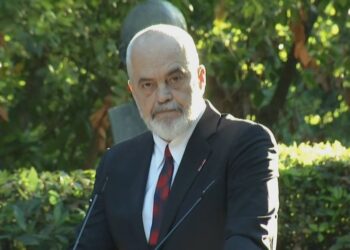 Akuzat e PD për zgjedhjet, Rama tallet: Shohin zarfe e trena bullgarë nga të katërta anët, humbës kronikë