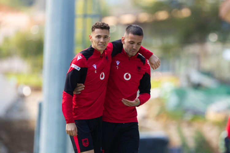 Paraqitjet e legjionarëve/ Asllani dhe Manaj gjejnë rrugën e rrjetës, Hysaj jep asist