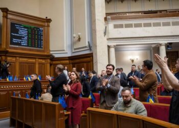 Kiev/ Parlamenti ratifikon marrëveshjen SHBA-Ukrainë për mineralet