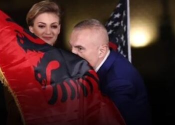 “Gazetarët nuk u lejuan të hynin në qendrën e votimit”, Ilir Meta: Dola i veshur Kuq e Zi