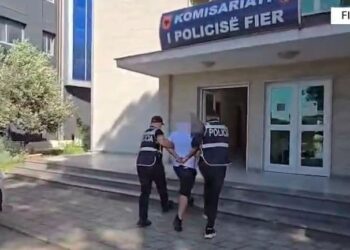 Bashkë me të atin tentoi të vriste 58 vjeçarin, kapet teksa priste autobusin e Konispolit