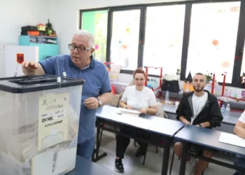 Deri në 16:00 votuan 36.27% e zgjedhësve, pjesëmarrja 4.5% më e ulët se në 2021