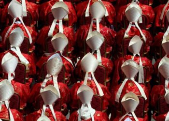 Të gjithë kardinalët me të drejtë vote kanë mbërritur në Romë, ja kur nis konklava