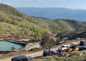 I biri 29-vjeçar 24 orë nën dhe, babai: Institucionet të na ndihmojnë, po gërmojmë vetë