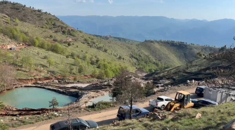 I biri 29-vjeçar 24 orë nën dhe, babai: Institucionet të na ndihmojnë, po gërmojmë vetë