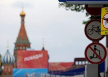 Rusi/ Disa aeroporte ruse pezullojnë fluturimet, shkak sulmet me dronë të Ukrainës