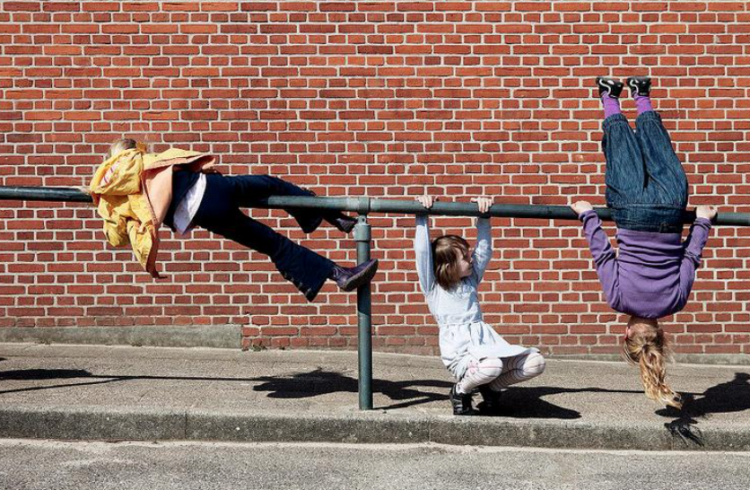 UNICEF: Holanda, vendi më i mirë në botë për rritjen e fëmijëve