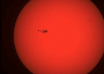 Shfaqet një njollë e madhe në Diell, çfarë do të thotë kjo për Tokën