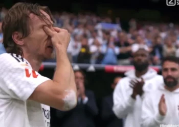 Real Madrid e mbyll sezonin me fitore, por nuk mungojnë lotët në “Santiago Bernabeu”. Modriç jep lamtumirën