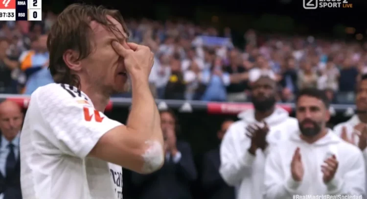 Real Madrid e mbyll sezonin me fitore, por nuk mungojnë lotët në “Santiago Bernabeu”. Modriç jep lamtumirën