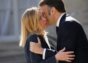 Përplasja Meloni–Macron për telefonatën me Trump, prapaskenat e samitit të Tiranës