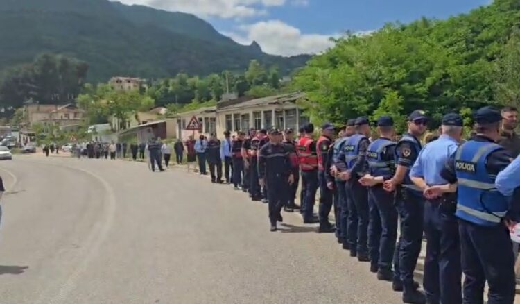 Kundërshtojnë projektin e rrugës së re/ Banorët e Hotolishtit sërish në protestë