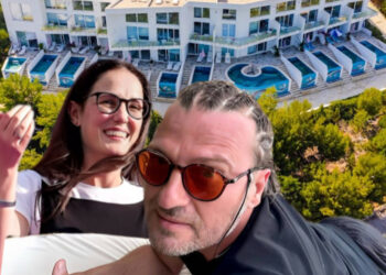 Rilindje me pamje nga deti, kur ministrja të mëson varfërinë nga resorti me pesë yje