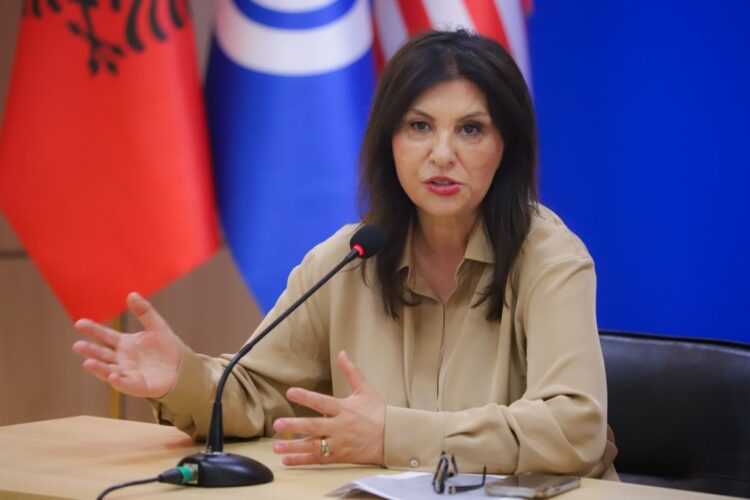 PD denoncon parregullsi në votimin nga diaspora në Greqi, Topalli: Ndaloni dorëzimin e zarfeve dorazi, rrezik për krim elektoral