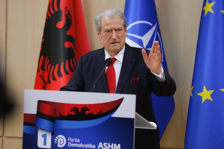 A do të japë dorëheqjen si kryetar i PD pas humbjes në zgjedhje? Ja si përgjigjet Berisha