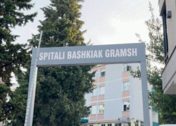 Helmimi i të miturve në kopsht/ AKU merr mostrat për analiza, prindi: Nuk kemi besim se çfarë ushqimi hanë fëmijët