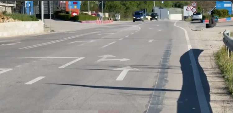 Aksident në aksin Pogradec-Korçë/ Makina përplas për vdekje 43-vjeçaren