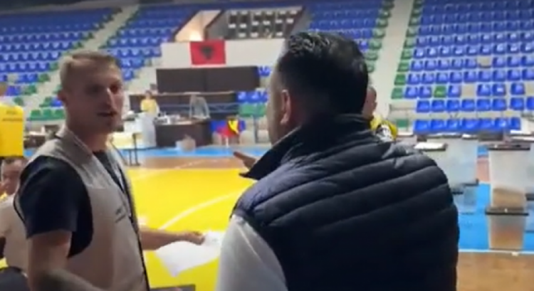 Tensione në një KZAZ në Durrës/ Dy vota tepër në një kuti votimi