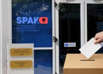 Njerëz të Tom Doshit u kapën në Kukës duke dhënë para tek votuesit, shpallet në kërkim kryeplaku i fshatit Lusen