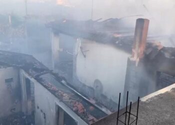 Shkrumbohet banesa në Lezhë, dyshohet për një shkëndijë elektrike