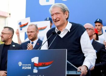 Batuta e Berishës: Rama i bën takimet si komunistët në vitet ’50, me gratë e burrat veçmas