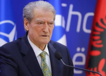 “Bandat punuan për 28 deputetë”, Berisha flet me emra: Takimet organizoheshin tek shtëpia e Dakos në ‘Bllok’