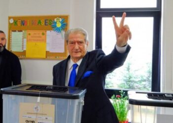 Shqipëria sot voton! Vjen reagimi i parë i Berishës: Njisha, a jeni gati?