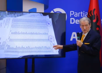 ‘Treni bullgar’ mbeti në stacionin e Pekishtit, Berisha: Ja provat e gjetura në lokalin e vëzhguesit të PS (Video)