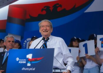 Berisha mbyll fushatën në Tropojë: Vendi po braktiset, Rama i shërben Beogradit