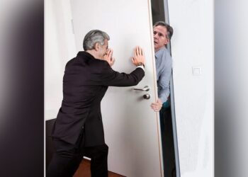 ‘Më lër pak të futem’, piktori ironizon Blinken pasi DASH rrëzoi sanksionimin ndaj Berishës