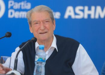 “Grumbulluesit s’do të kenë monopolin mbi çmimet!” Berisha në Dimal: Nafta fermerëve do u shitet me koston e saj