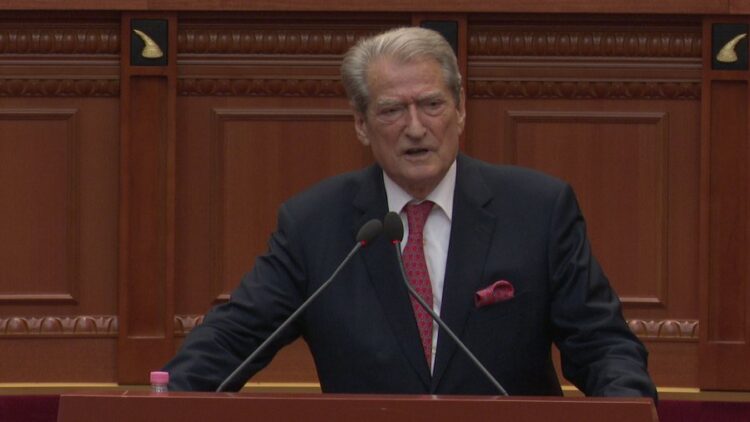 Berisha në Kuvend: Sollët nga droga 28 deputetë, më e ndershme do ishte të vinte këtu Xhevdet Troplini e Altin Hajri