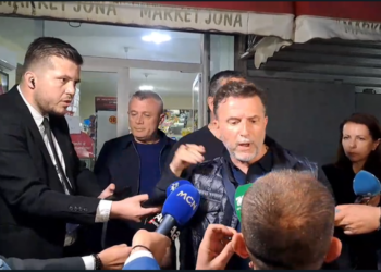 Për çfarë shërben ajo zyrë? Braçe refuzon të flas dhe iu sulet mediave: Do ta merrni vesh pas…