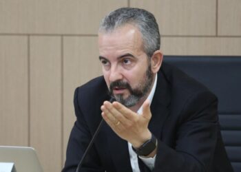 Kandidatë për deputetë kërkojnë të futen në qendra votimi, regon Celibashi: E paligjshme