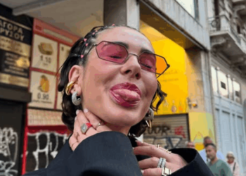 GJKKO bëri ‘sikur e dënoi’, drejtoresha e Veliajt niset me pushime dhe i nxjerr gjuhën nga Athina