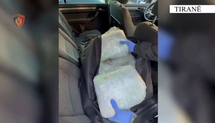Emrat/ Makina plot me drogë, arrestohen dy persona në aksin “Mamurras-Kashar”