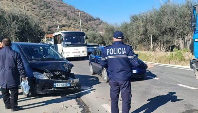 Aksident i rëndë në Elbasan, lëndohen 3 oficerë policie