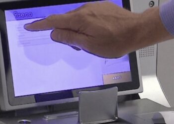 Votimi elektronik/ Numërohet 2 kutitë e para në Vorë