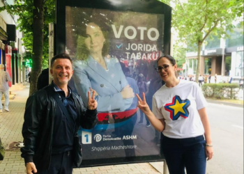 FOTO/ Jorida Tabaku merr mbështetje edhe nga dy kundërshtarët e saj socialistë