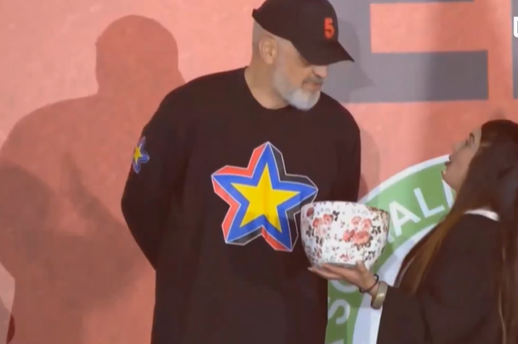 Aktorja Delinda Disha bën ‘parashikimin’ e zgjedhjeve të 11 majit: S’më gënjen filxhani mua