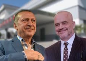 Turqit marrin në dorë menaxhimin e spitaleve/ Trajtohen si pashallarë, ja si e refuzojnë hotelin në Durrës