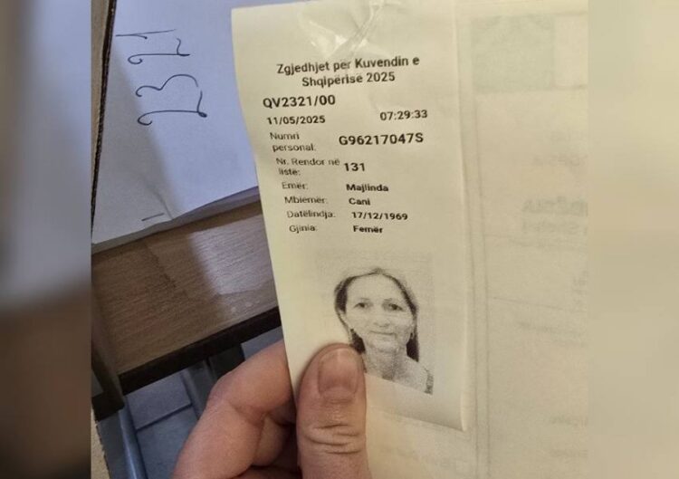Incident në Elbasan, votuesja fotografon votën, bllokohet nga komisionerët